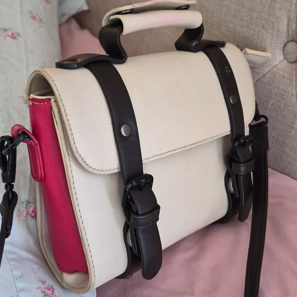 Pixie Mood Steph Vegan Leather beige/red Top Handle Boxy Crossbody Shoulder Bag - Picture 1 of 16